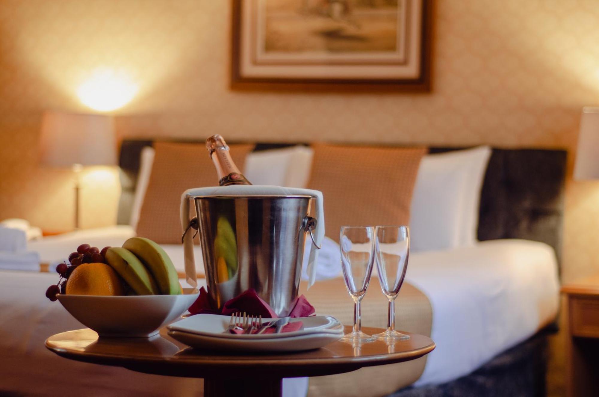 Howfield Manor Hotel Кэнтербари Экстерьер фото
