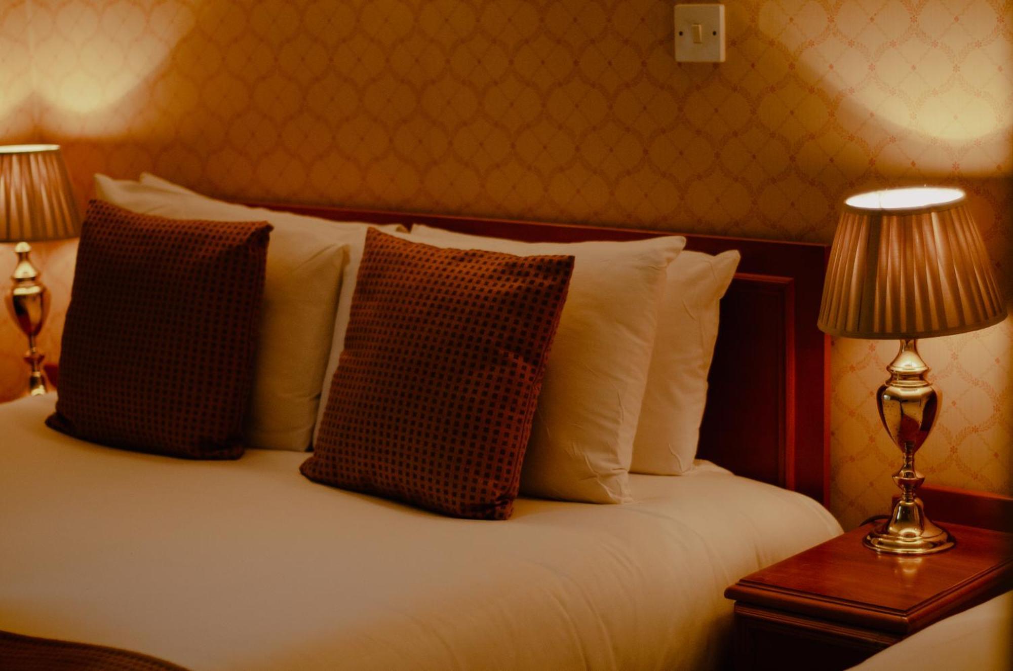 Howfield Manor Hotel Кэнтербари Экстерьер фото