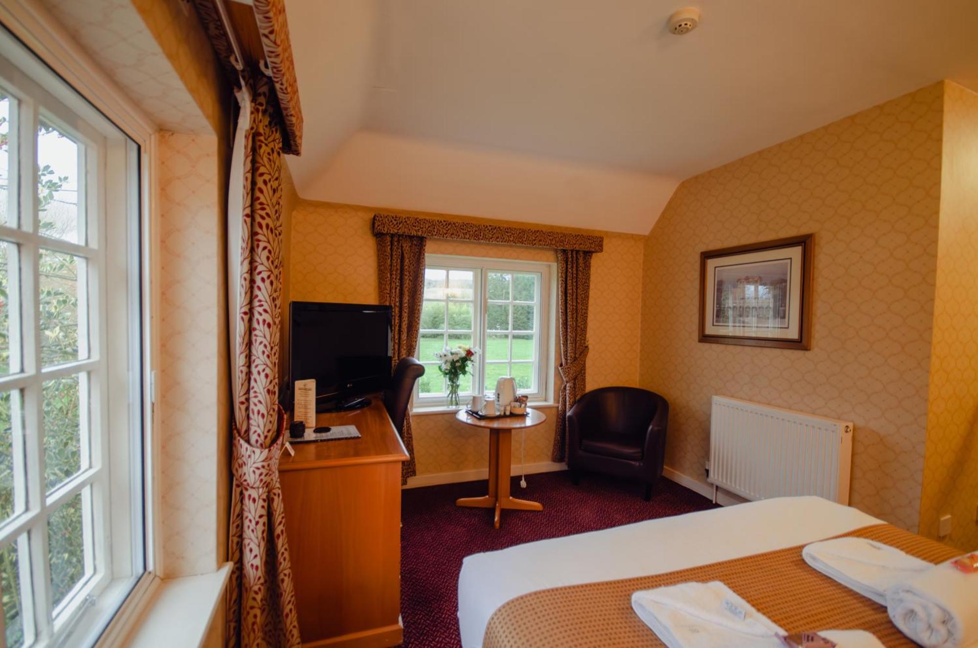 Howfield Manor Hotel Кэнтербари Экстерьер фото