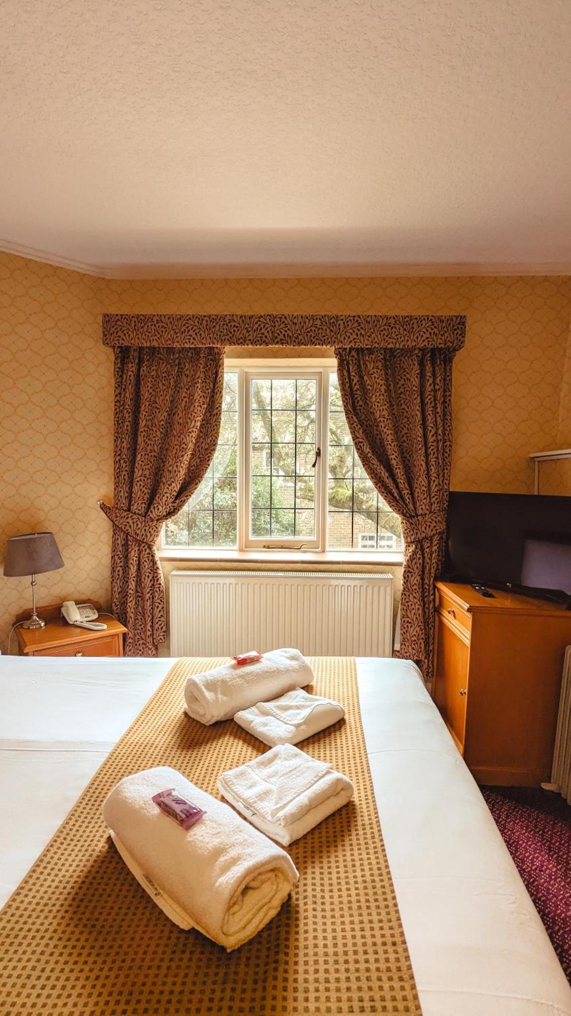 Howfield Manor Hotel Кэнтербари Экстерьер фото