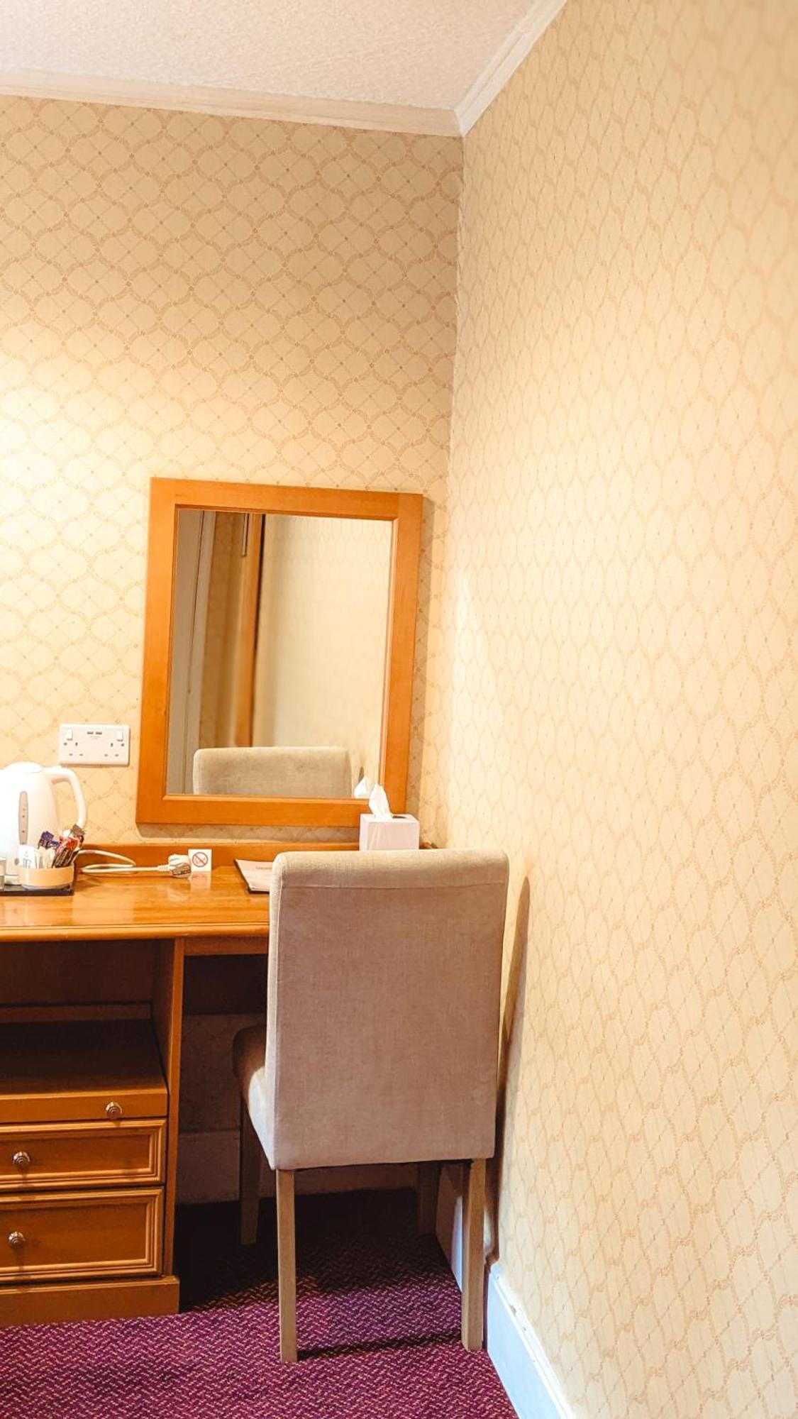 Howfield Manor Hotel Кэнтербари Экстерьер фото