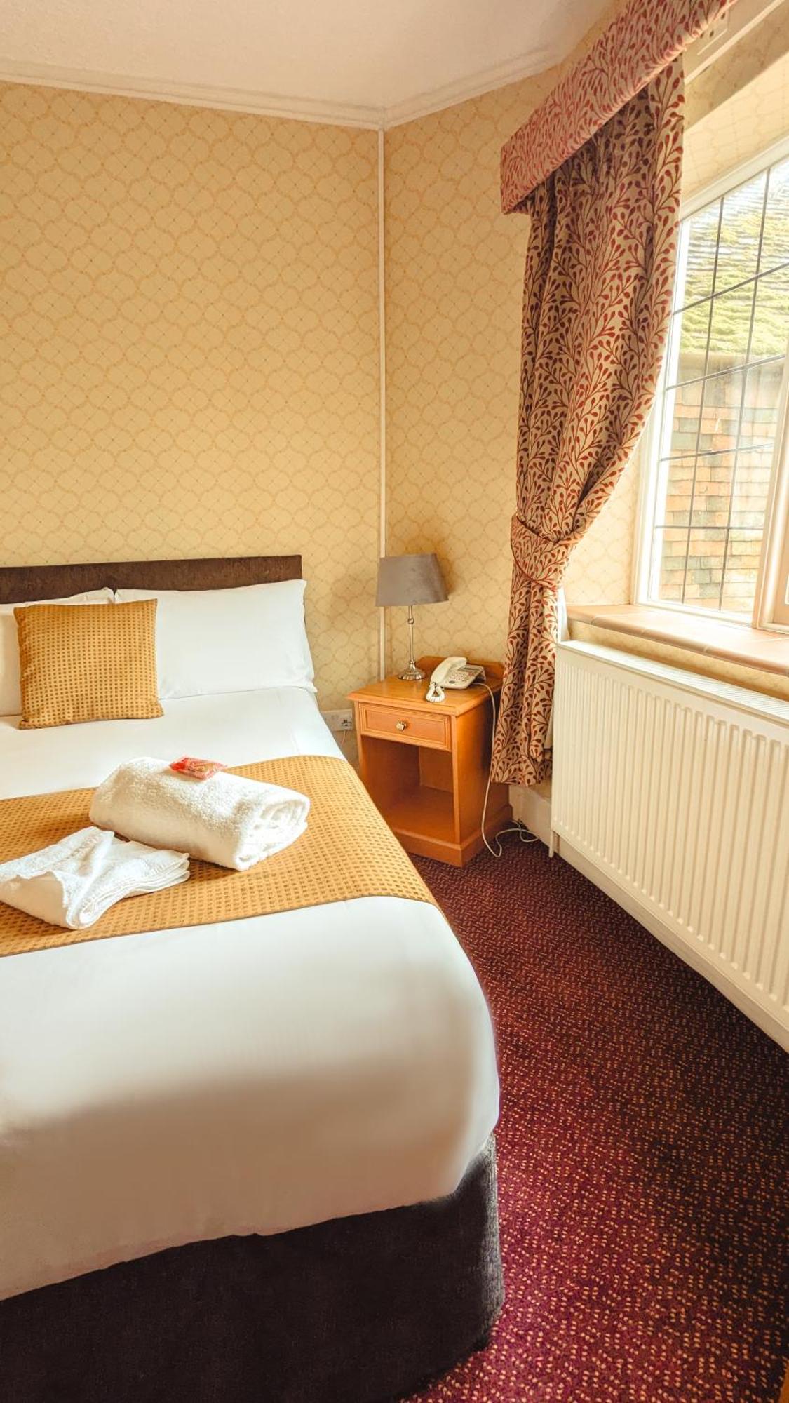 Howfield Manor Hotel Кэнтербари Экстерьер фото