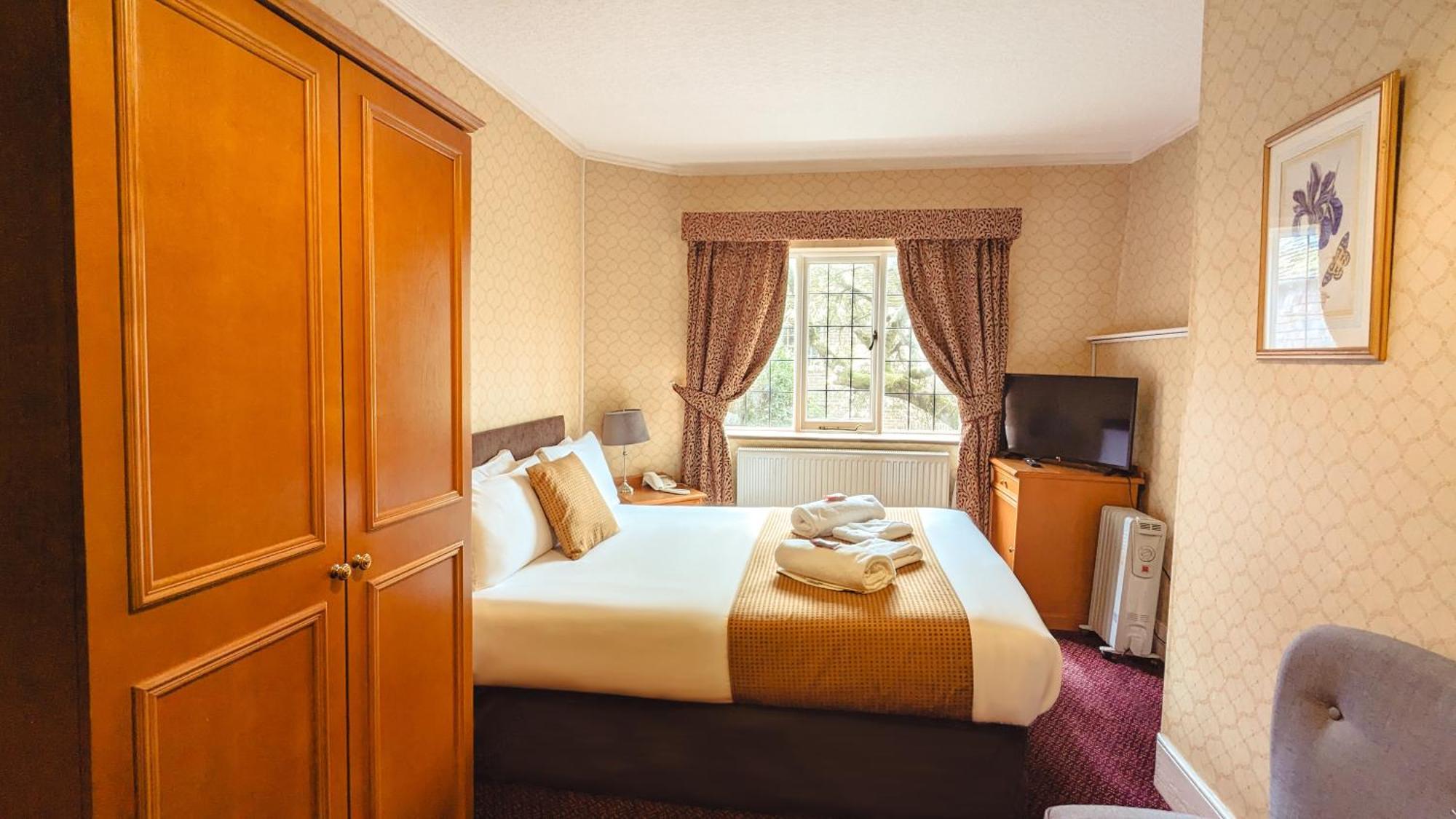 Howfield Manor Hotel Кэнтербари Экстерьер фото